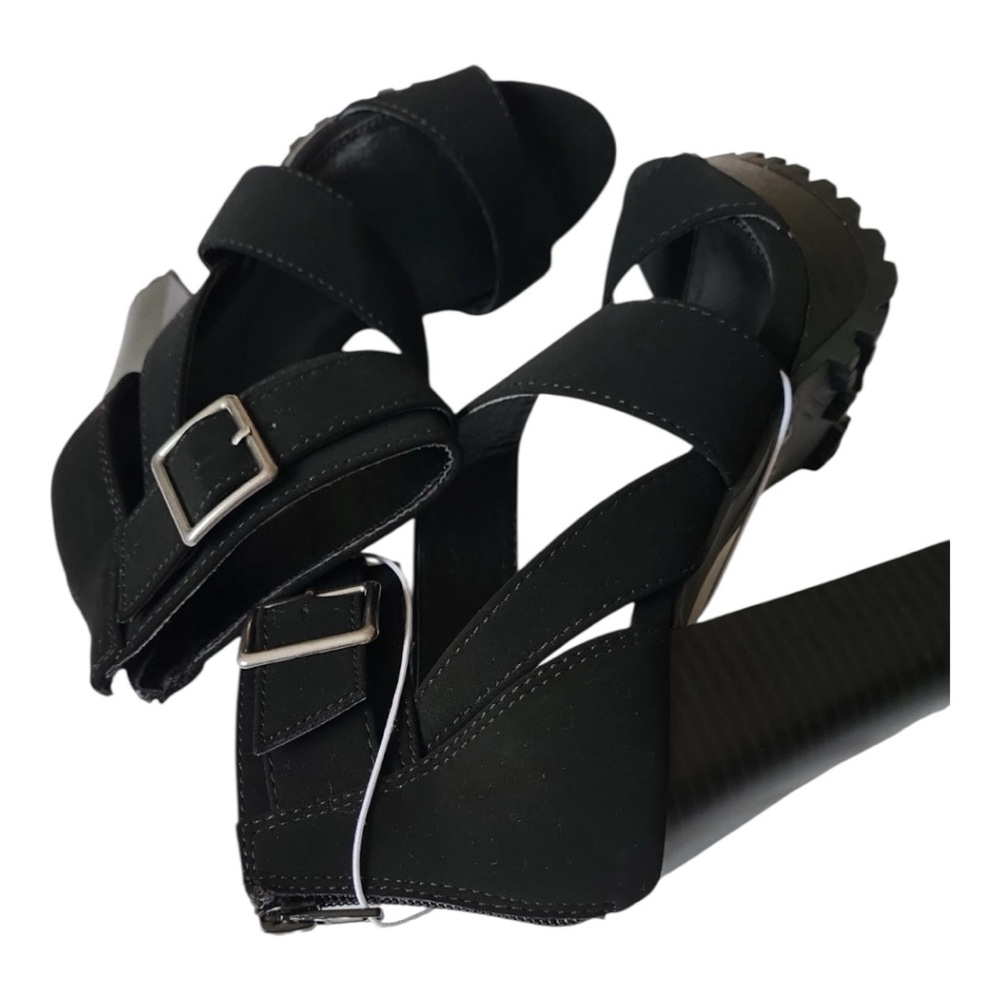 Elegant Black Women's Sandals with Strappy Design